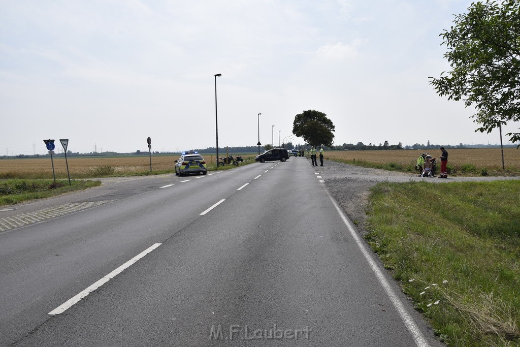 Schwerer Krad Pkw Unfall Koeln Porz Libur Liburer Landstr (Krad Fahrer nach Tagen verstorben) P072.JPG - Miklos Laubert